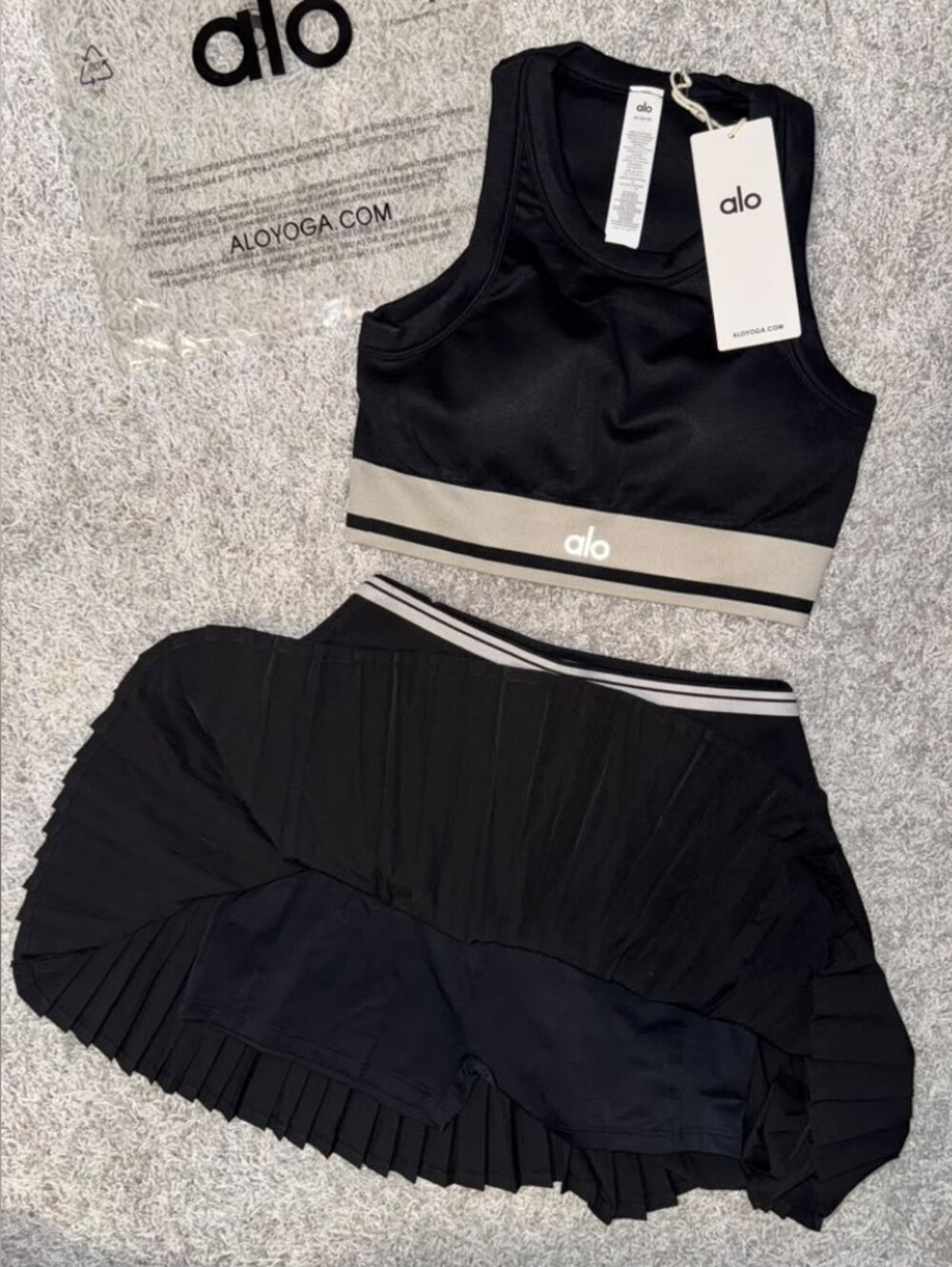 Alo Yoga Black Pleated Skirt & Sports Bra Set Size M - Picture 2 of 4